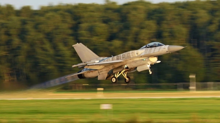Польша модернизирует F-16: выбор пал на систему РЭБ Viper Shield