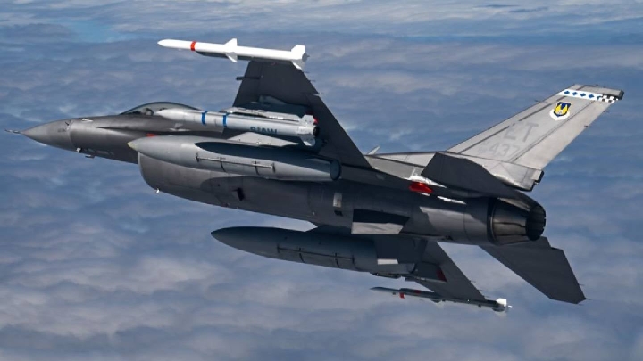 Northrop Grumman и ВВС США успешно испытали ракету SiAW на F-16